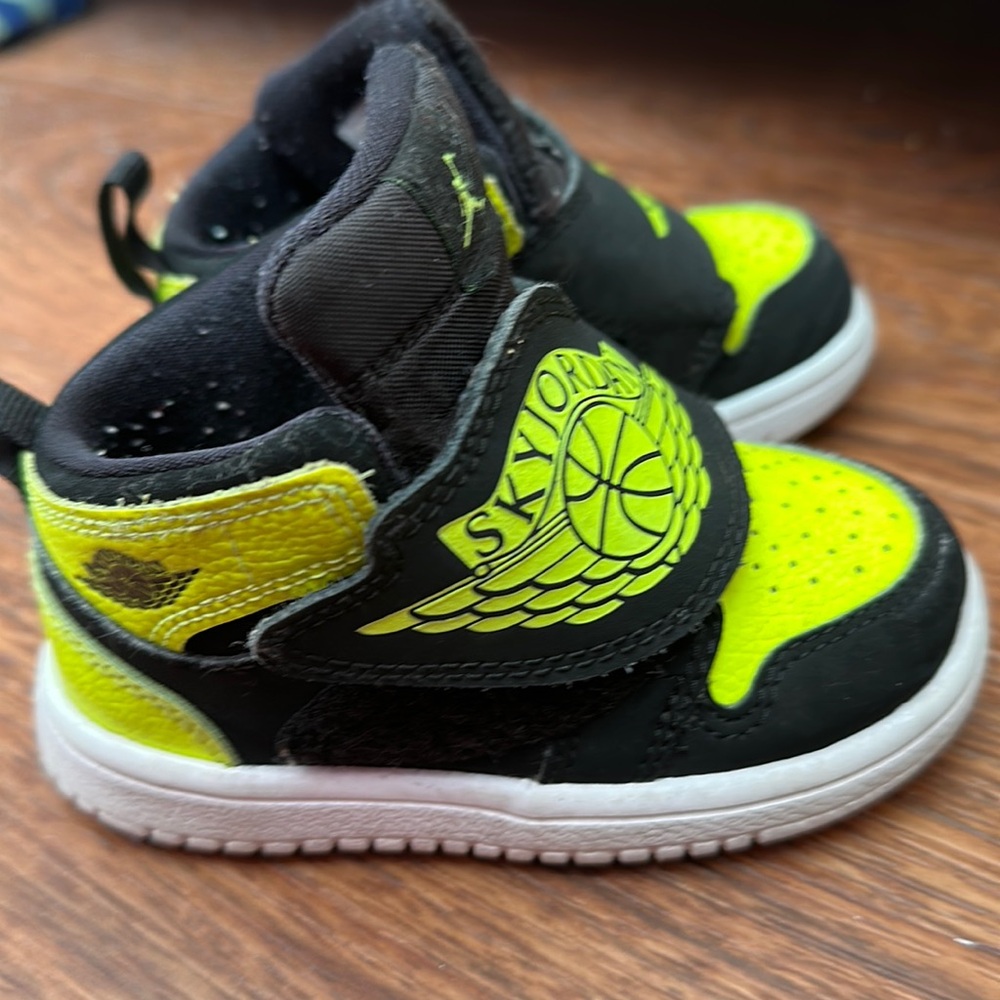 Nike Sky Air Jordan 1 'Black Volt'